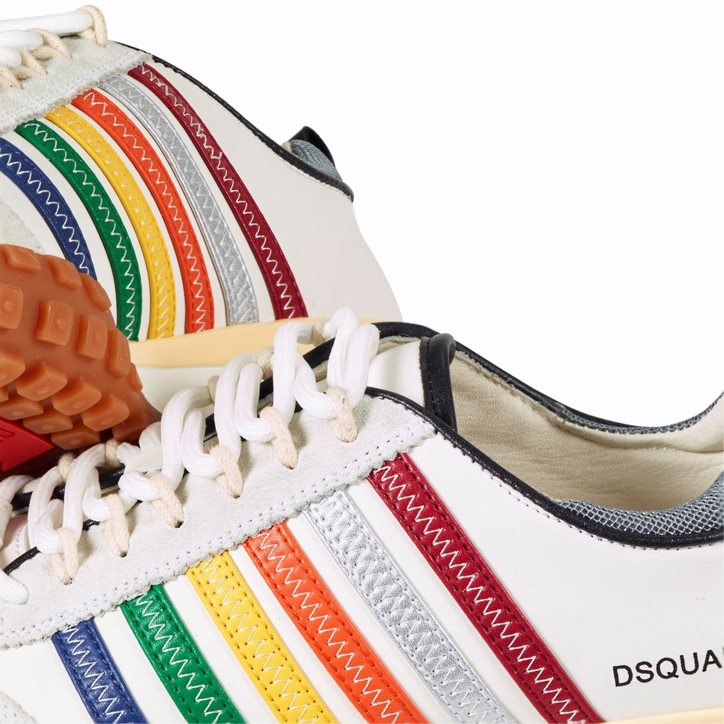 Sneakers mit Regenbogenstreifen